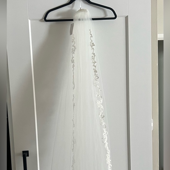Beautiful Ivory Veil, about 8 ft. Never Worn. - Picture 2 of 4